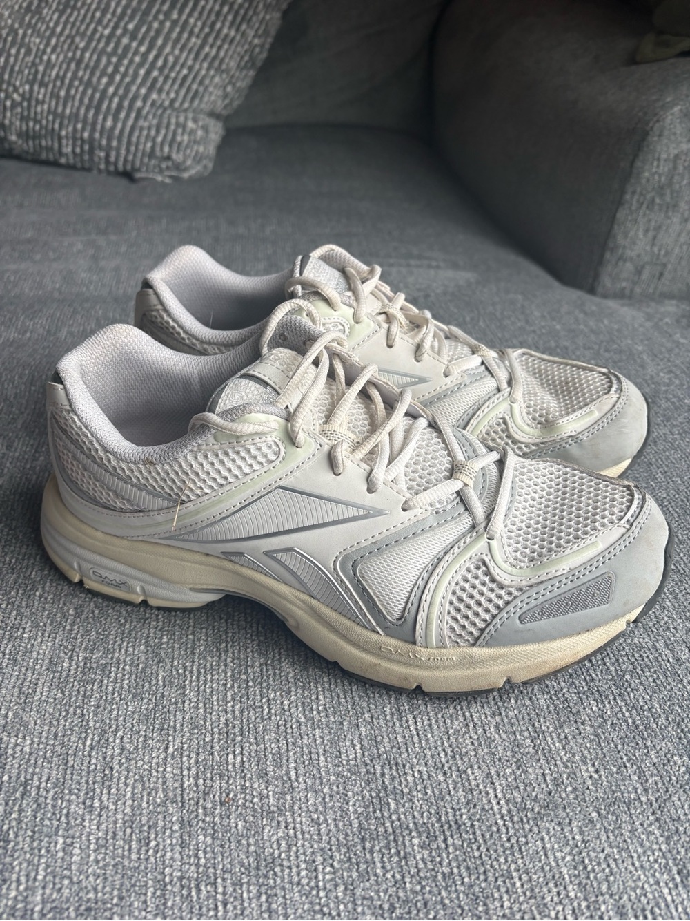 Reebok Premium Road Plus VI Women’s Trainer in White/Grey